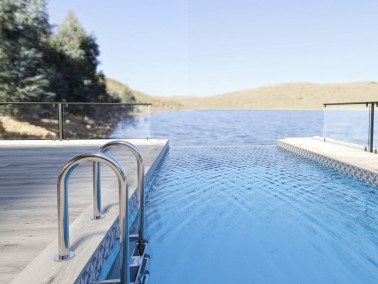 Nez de Marche Aspect Bois 33x120 Antidérapant R11 Fontainebleau InstaHouse OREGON APE Argent Piscine