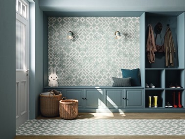 InstaHouse carrelage imitation carreaux de ciment motif croix 15 x 15 couleur eau Collection Mano Sol et mur entrée couloir