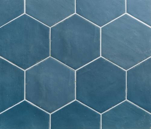 Carrelage sol esprit tomette, effet ciment, hexagone 13,9x16 bleu compo Kasbah InstaHouse Carmen Souk