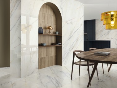 Carrelage grès cérame grain poli effet miroir grand format 120 x 280, mur séjour Collection Calacatta Slow InstaHouse APE