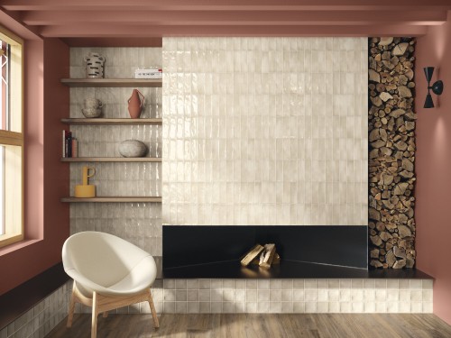 Carrelage faïence brillante couleur os 10x10 effet zellige Cordoue InstaHouse Carmen Seville Mur et sol salon séjour